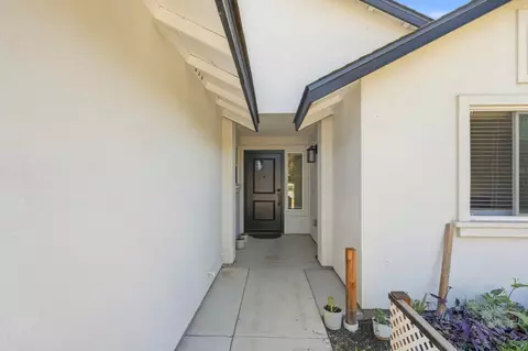 Entry Way - 2024 Ellis St, Modesto, CA 95354 photo 1 of 2