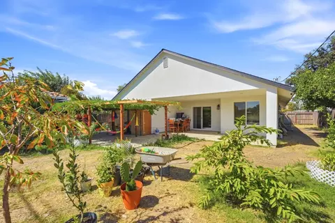 Exterior - 2024 Ellis St, Modesto, CA 95354 photo 7 of 11