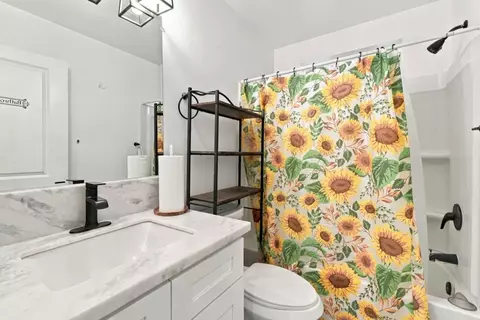Bath - 2024 Ellis St, Modesto, CA 95354 photo 3 of 3