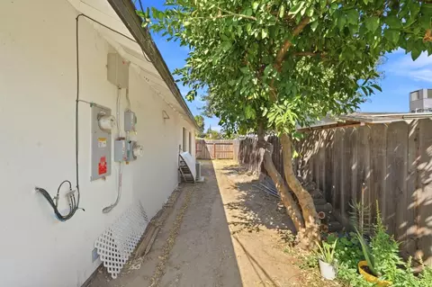 Exterior - 2024 Ellis St, Modesto, CA 95354 photo 10 of 11