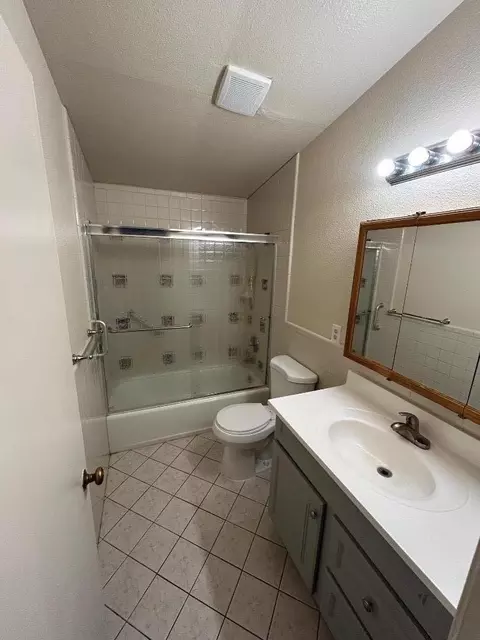 Bath - 1259 Summit Dr, Salinas, CA 93905 photo 1 of 2