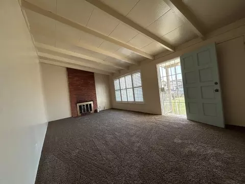 Living - 1259 Summit Dr, Salinas, CA 93905 photo 3 of 4