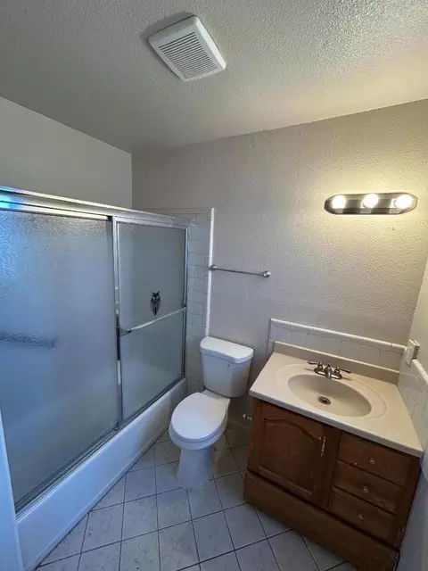 Bath - 1259 Summit Dr, Salinas, CA 93905 photo 2 of 2