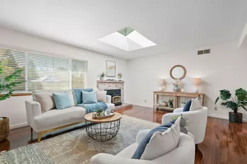 Living - 218 Siesta Dr, Aptos, CA 95003 photo 4 of 5