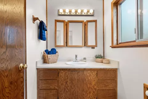 Bath - 218 Siesta Dr, Aptos, CA 95003 photo 3 of 3