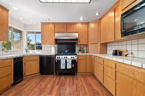 Kitchen - 218 Siesta Dr, Aptos, CA 95003 photo 3 of 7