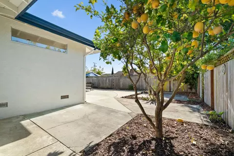 Exterior - 218 Siesta Dr, Aptos, CA 95003 photo 4 of 9