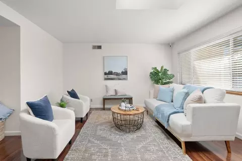 Living - 218 Siesta Dr, Aptos, CA 95003 photo 2 of 5