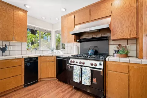 Kitchen - 218 Siesta Dr, Aptos, CA 95003 photo 4 of 7