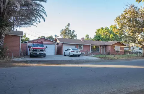 Exterior - 1569 Normandy Dr, Modesto, CA 95351 photo 2 of 5
