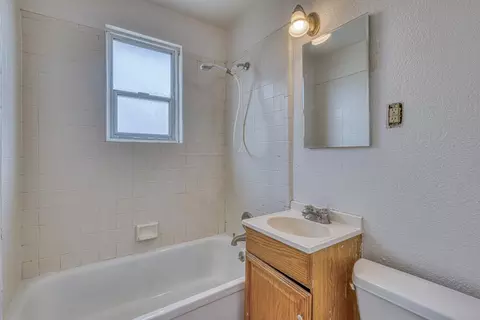 Bath - 431 Espinosa Rd, Salinas, CA 93907 photo 7 of 7