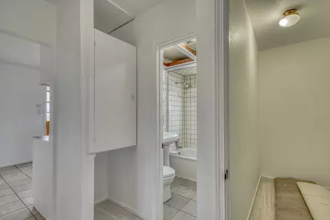 Entry Way - 431 Espinosa Rd, Salinas, CA 93907 photo 2 of 3