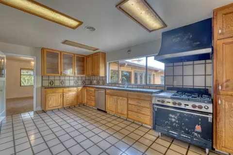 Kitchen - 431 Espinosa Rd, Salinas, CA 93907 photo 1 of 4