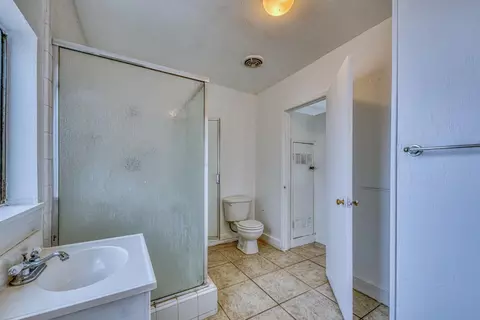 Bath - 431 Espinosa Rd, Salinas, CA 93907 photo 5 of 7