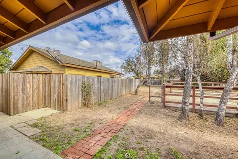 Exterior - 431 Espinosa Rd, Salinas, CA 93907 photo 4 of 16