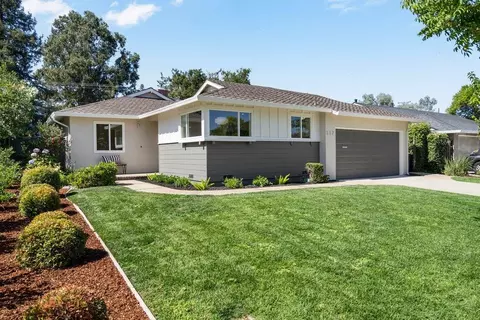 117 Hollycrest Dr, Los Gatos, CA 95032