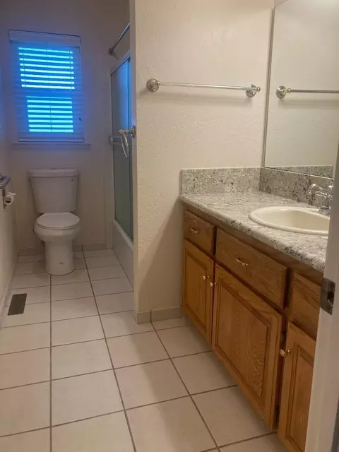 Bath - 9801 Clover Trl, Salinas, CA 93907 photo 2 of 2