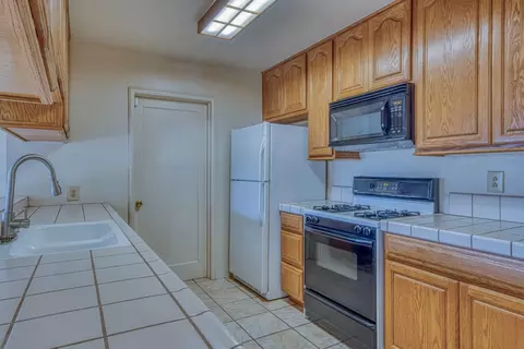 Kitchen - 246 Dororo Dr, Salinas, CA 93906 photo 2 of 3