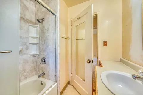 Bath - 246 Dororo Dr, Salinas, CA 93906 photo 4 of 4
