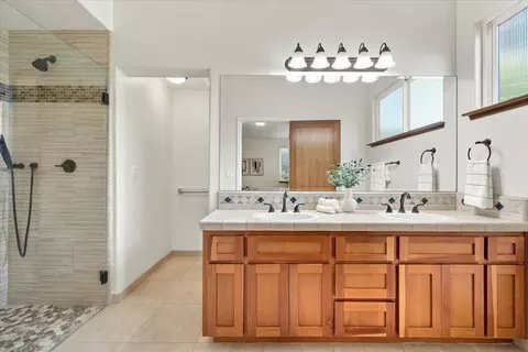 Bath - 4585 Dawn Ln, Soquel, CA 95073 photo 2 of 4