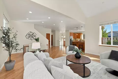 Living - 4585 Dawn Ln, Soquel, CA 95073 photo 4 of 5