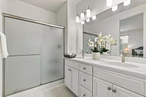 Bath - 56 Regency Pl, Hayward, CA 94544 photo 1 of 3