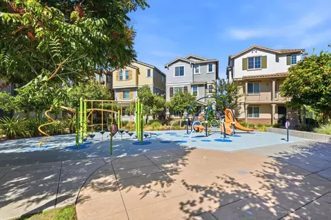 Exterior - 56 Regency Pl, Hayward, CA 94544 photo 4 of 5