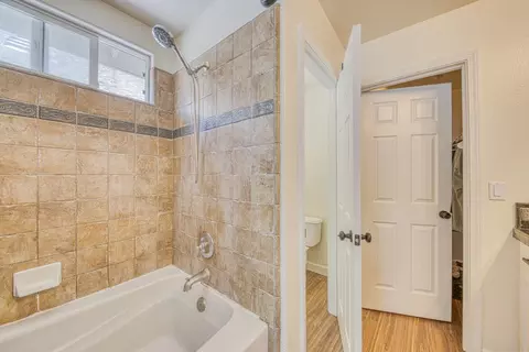 Bath - 1960 Bradbury St, Salinas, CA 93906 photo 3 of 4