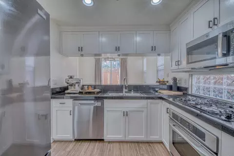Kitchen - 1960 Bradbury St, Salinas, CA 93906 photo 2 of 2