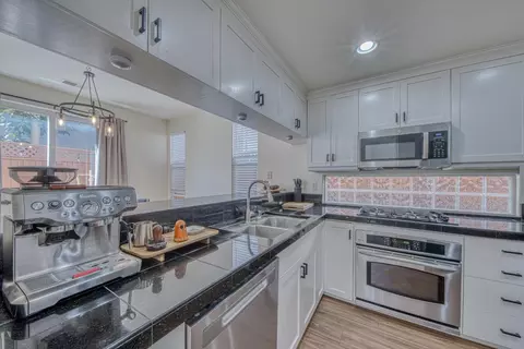 Kitchen - 1960 Bradbury St, Salinas, CA 93906 photo 1 of 2