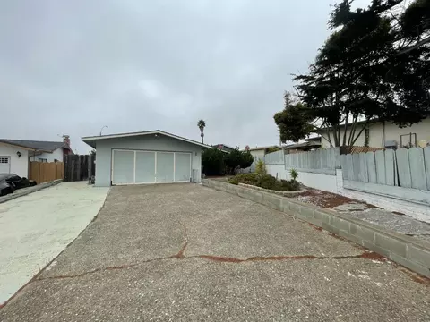 4 Louvaine Ct, Seaside, CA 93955