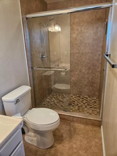 Bath - 806-808 Moraga Dr, Mountain View, CA 94041 photo 2 of 2