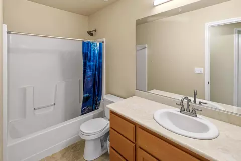 Bath - 15 Pepper Tree Ct, Greenfield, CA 93927 photo 3 of 3