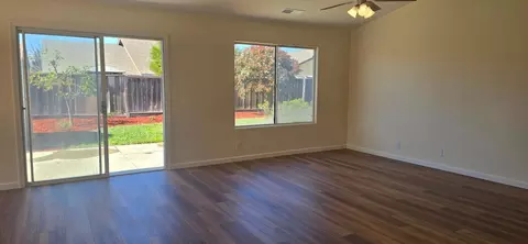 Living - 1013 Crestfield St, Soledad, CA 93960 photo 2 of 5