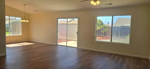Living - 1013 Crestfield St, Soledad, CA 93960 photo 4 of 5