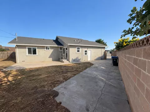 Exterior - 624 John St, Salinas, CA 93905 photo 4 of 8