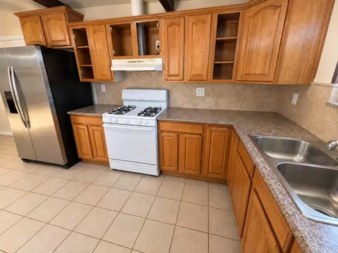 Kitchen - 624 John St, Salinas, CA 93905 photo 2 of 3