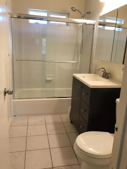 Bath - 220 Loreto St, Mountain View, CA 94041 photo 2 of 2