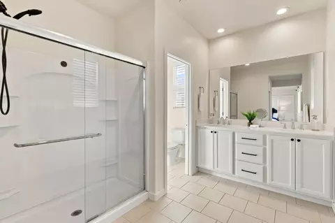 Bath - 1230 Qualteri Way, Gilroy, CA 95020 photo 2 of 4