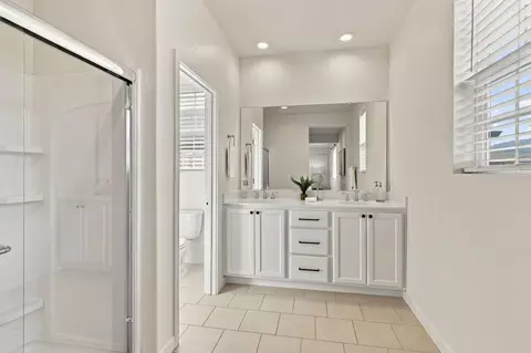 Bath - 1230 Qualteri Way, Gilroy, CA 95020 photo 3 of 4