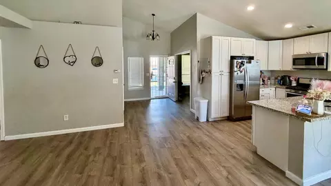 Entry Way - 1616 Ironside Dr, Modesto, CA 95358 photo 1 of 3