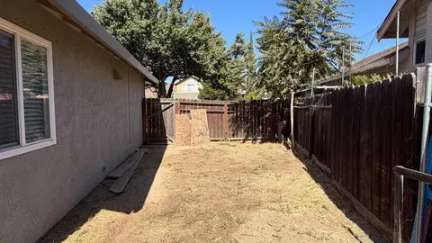 Exterior - 1616 Ironside Dr, Modesto, CA 95358 photo 5 of 5