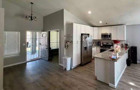 Entry Way - 1616 Ironside Dr, Modesto, CA 95358 photo 2 of 3