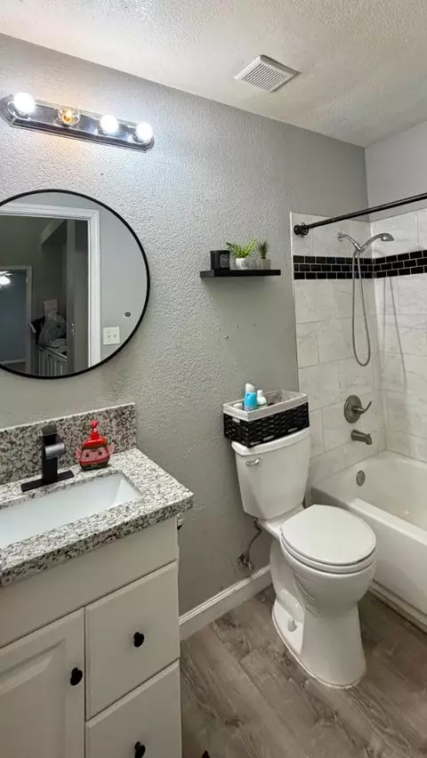 Bath - 1616 Ironside Dr, Modesto, CA 95358 photo 1 of 2