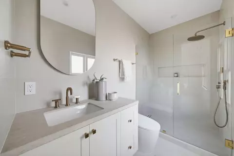 Bath - 462 Sleeper Ave, Mountain View, CA 94040 photo 2 of 2