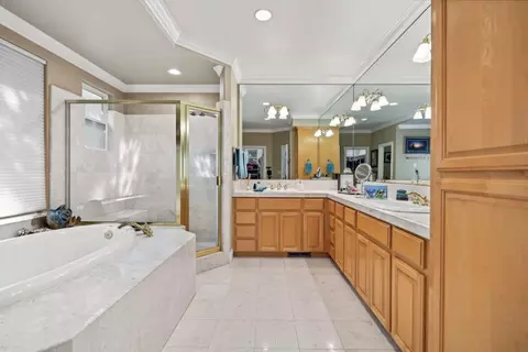 Bath - 2130 Periwinkle Dr, Gilroy, CA 95020 photo 3 of 3
