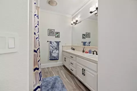 Bath - 2130 Periwinkle Dr, Gilroy, CA 95020 photo 2 of 3