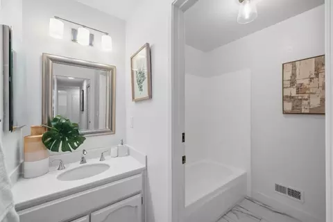Bath - 1101 Doyle Pl, Mountain View, CA 94040 photo 2 of 2
