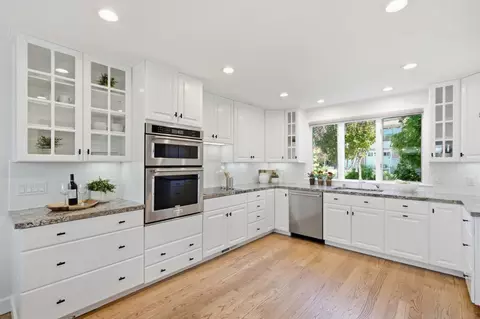 860 Chesterton Ave, Redwood City, CA 94061