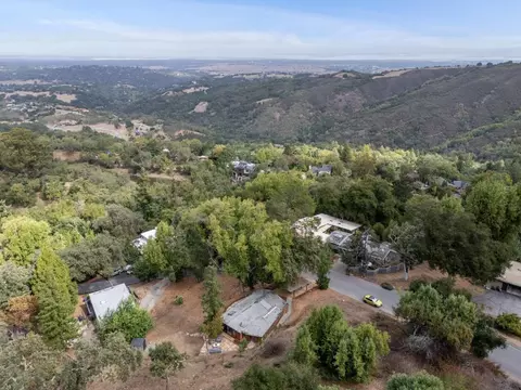 76 Old Spanish Trl, Portola Valley, CA 94028